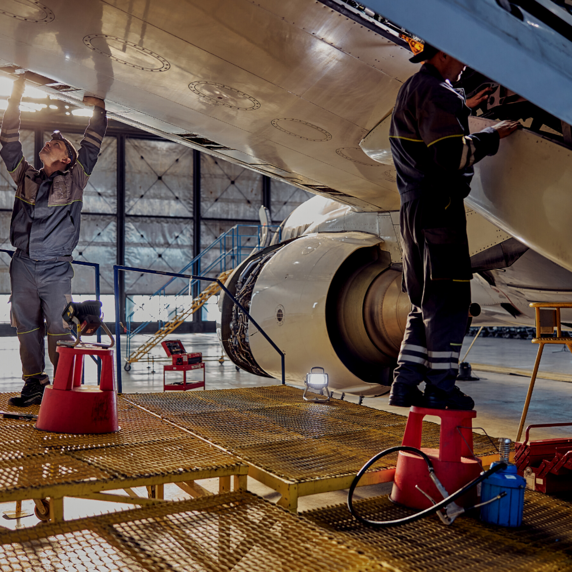Vorteile von Hubtischen in der Luftfahrtindustrie